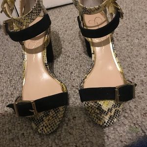 Jessica Simpson strappy Shoe, size 36(6)